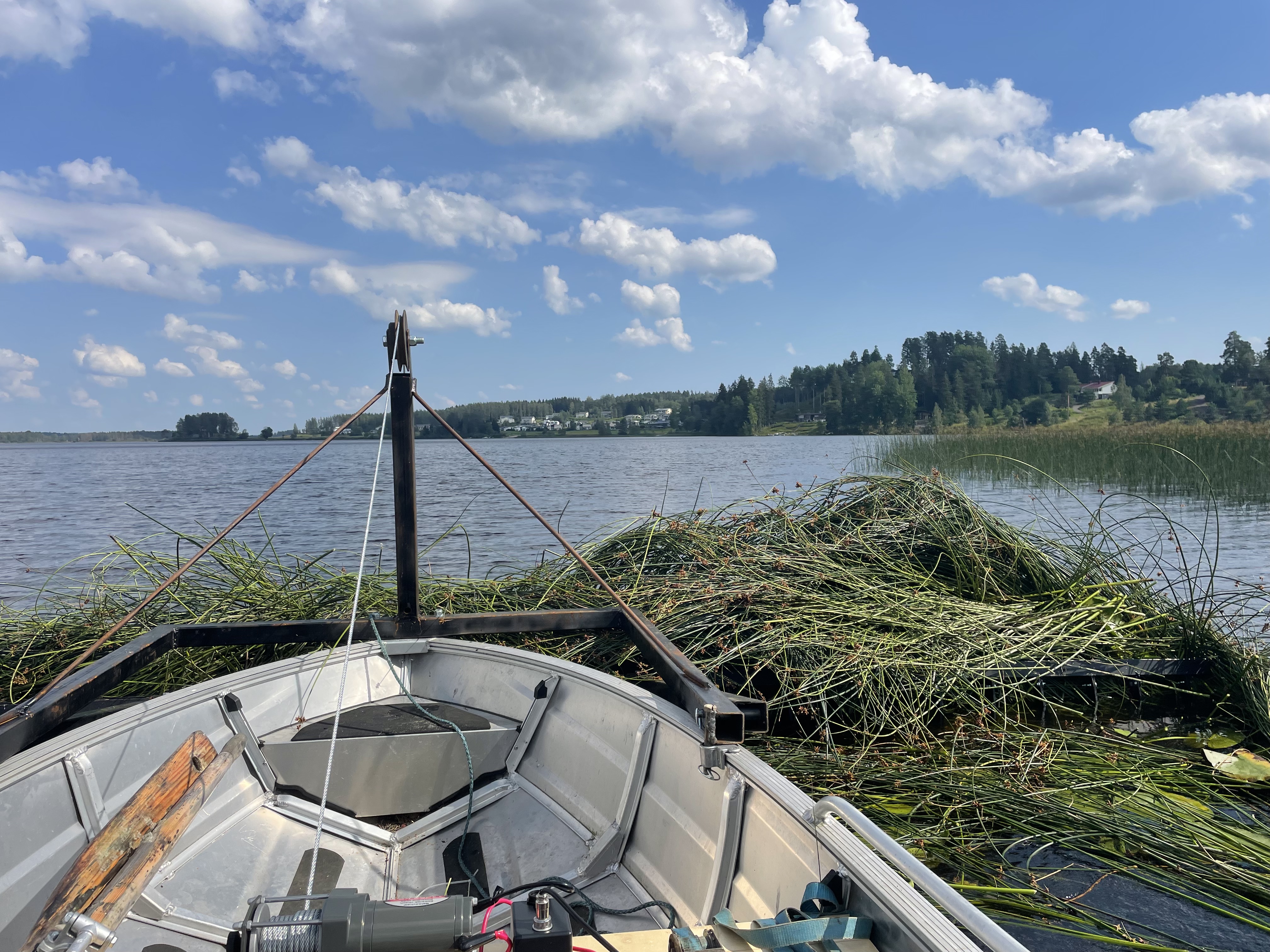 Kytäjärven järvimaisema veneestä kuvattuna